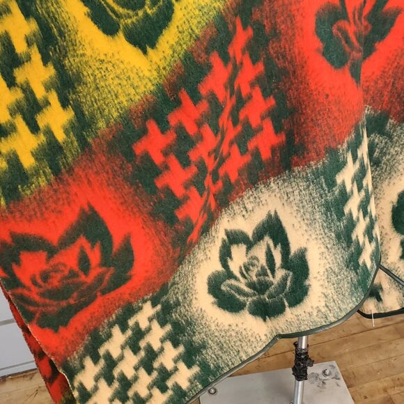 Vintage Wool Blanket Poncho/ 60's Airbrushed Stencil Print Wool/ L-XL - Picture 8 of 10
